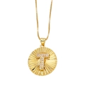 Collana dorata con ciondolo lettera T e zirconi scintillanti su base a rilievo - Lettera T