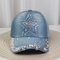 Détail de strass argentés scintillants sur une casquette de baseball en jean bleu - No.25-Étoile à Cinq Branches-Bleu