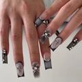 Uñas postizas cuadradas degradado negro con cruz gótica de metal y lazo en 3D - Estilo con Pegamento (JP3385)