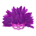 Elegante máscara de plumas moradas con patrones calados detallados y acabado metálico - Zorro de Plumas Moradas