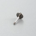 Titaniumstalen platte achterkant oorknopje met zilveren finish en T-vormige draad - 6mm Staaflengte / 0,8mm Dunne Staaf - Staalkleur