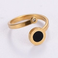 Anillo abierto de acero dorado con números romanos y pequeño detalle de diamante - US 6 / Dorado
