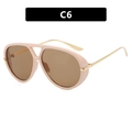 C6 aviator zonnebril met beige montuur en bruine glazen vanuit een hoek van 45 graden - Oranjeroze Lichte Thee