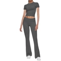 Conjunto de yoga gris oscuro de dos piezas para mujer con top ajustado y pantalón flare - Gris oscuro