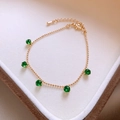 Bracelet à perles plaqué or ajustable avec cinq zircons verts ronds dans un coffret cadeau - Bracelet Cinq Étoiles en Zircone Verte Ronde (12)