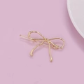 Elegante pinza para el cabello de metal dorado con forma de lazo para estilo moderno - Dorado