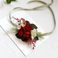 Corsage de Muñeca Rojo