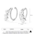 Pendientes en C plateados con tres perlas blancas engastadas en una línea vertical fina - Pendientes Ear Cuffs de Doble Bucle con Perlas - Plata (EP5617)