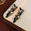 Boucles d'oreilles pendantes dorées avec cristaux noirs et gris fumé sur un support - Boucles d'Oreilles en Argent - Noir