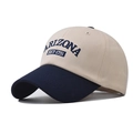 Gorra Arizona clásica de algodón bordado con corona beige y visera en azul marino - Ajustable / Azul Marino Contraste