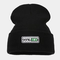 Zwarte gebreide muts in hiphopstijl met creatieve 99 procent batterijniveau geborduurde patch - 99% Batterij Stijl / 99% Zwart
