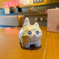 Cartoon wood-style cream cat figurine with blue eyes in pink packaging on wooden desk - Wood Carving Style Standing - Ragdoll Cat