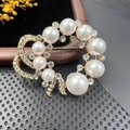 Élégante broche fleur en perles avec cristaux scintillants et épingle en alliage doré - BZ053 Pétales de Perles Ronds
