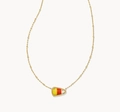 Macro-opname van de candy corn schild hanger met geel oranje witte strepen - Gouden Candy Corn Ketting