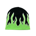 Primer plano detallado del patrón de llamas jacquard verde neón en el gorro negro - Talla única / Verde