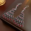 Orecchini a pavone con cristalli rossi e nappe etniche su base vintage - Ciondolo a Pavone in Argento Vintage (HE17318) / Gancio per Orecchini - Strass Rosso