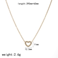 Collana minimalista in oro 18 carati con ciondolo a cuore e piccoli diamanti su bianco - Collana con Pendente a Cuore in Zirconia (TN3666)