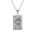 Collar de acero plateado con colgante de carta de tarot El Mundo y diseño mano Hamsa - MUNDO / Color Acero