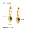 Boucles d'oreilles feuille dorée avec perles et gemmes vertes, hauteur de 35mm - Style Pendentif Feuille d'Émeraude et Perle d'Imitation (HF-E3340) / Or