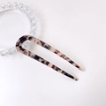 U-shaped hair pin in classic tortoise shell brown finish with a polished smooth texture - Light Leopard