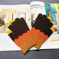 Winter touch screen knitted gloves with colorful stripes in yellow and brown - Coffee Touchscreen Stripes