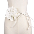 Cinturón bohemio de cuero PU blanco con flor grande y lazo ajustable para mujer - Blanco