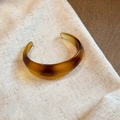 Maillard style amber acrylic cuff bracelet with irregular geometric tortoise pattern - Thick Round Style / Coffee