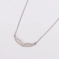 Collar minimalista de plata con colgante de máscara y circonitas incrustadas - Estilo de Ojo de Zorro con Circonitas / Color Acero