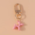 Dettaglio del portachiavi a forma di cane palloncino rosa con chiusura a moschettone - Rosa