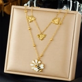 Collana multistrato in acciaio dorato con piccole api e ciondolo ad ape bianca - Collana con margherita e ape a doppio strato dorata (N3548)
