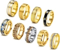 Detaillierte Nahaufnahme von neun verschiedenen Edelstahl-Spinnerringen mit diversen Texturen - US 7 / Gold