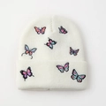 Weiße Strickmütze mit bunten Schmetterlings-Stickereien für den Winter-Look - Einheitsgröße / Weiß Schmetterling