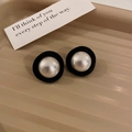 Close-up of D-letter earrings with white pearl inlay and black circular frame design - Black White Circle Pearl Style (87#)