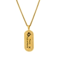 Dettaglio della collana con ciondolo Pesci dorato con cristalli e incisione zodiacale - Pesci