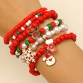 Dettaglio di braccialetti natalizi a più strati con perline e ciondoli a tema festa - Perla Rossa 5 Pezzi (12)