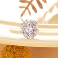 Clou d'oreille en acier titane avec fleur en zircon violet et fermoir à vis - Style Fleur à Vis / Bleu Violet (Seule)