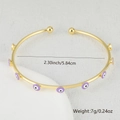 Vue détaillée d'un bracelet jonc doré avec œil de protection et mesures précises - Mauvais Œil Violet