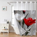 Dettaglio della tenda da doccia bianca impermeabile con stampa floreale di tulipani - 181x188cm Tenda Singola / Fiori Rossi e Bianchi (26SYL-3)