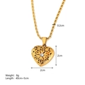 Dettaglio medaglione a cuore in oro 18k con filigrana intrecciata e strass bianco - Stile Cuore Cavo / Oro