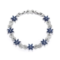 Detalle de pulsera de plata S925 con flores de circón azul y símbolos de infinito - Azul Real