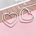 Zwei silberfarbene Vintage-Herzanhänger für DIY-Schmuck, Halsketten und Ohrringe - Hohlherz Doppelschicht