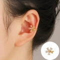 Κομψό χρυσό ear cuff λουλούδι με κρύσταλλα για αυτιά χωρίς τρύπες σε στυλ κοσμήματος - Επιχρυσωμένο A-1153