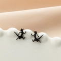 Minimalistische schwarze Edelstahl-Ohrstecker mit Hundesilhouette und Mattfinish - Laufender Hund / Schwarz