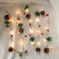 Guirnalda LED navideña de 2,2m con piñas bayas y setas sobre tela de forro polar cálido - Estilo de Piña de Champiñón de Color Mixto