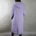 Dettaglio macro di cardigan lavanda in maglia grossa con trecce e trame verticali - 3XL / Top / Viola