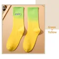 Grün-gelbe Socken mit Farbverlauf, weißer Aurora-Stickerei und gerippter Textur - Einheitsgröße / 01 Grün+Gelb Farbverlauf