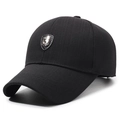 Klassische schwarze Baseballkappe für Herren mit silbernem Wappen und strukturierter Textur - Schwarz