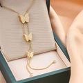 Elegante 18k Gold Schmetterlingshalskette mit mattierten Anhängern und Quasten in Schmuckbox - Gold