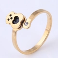 Dettaglio dell'anello a orsetto dorato regolabile con smalto nero e zircone brillante - 1# Stile Orso Cuore