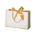Elegante sacchetto regalo bianco con bordo dorato, manici a corda e grande fiocco in raso - Cornice Dorata Su Sfondo Bianco; Versione Orizzontale Extra Piccola 19*15*7 Nastro